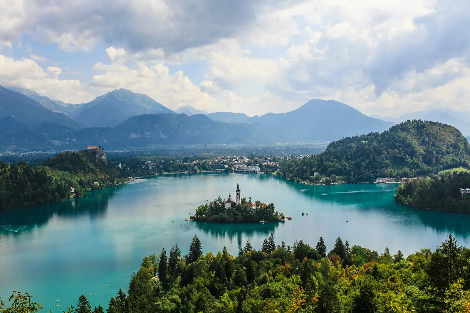 Udhëtime me avion: Bled
