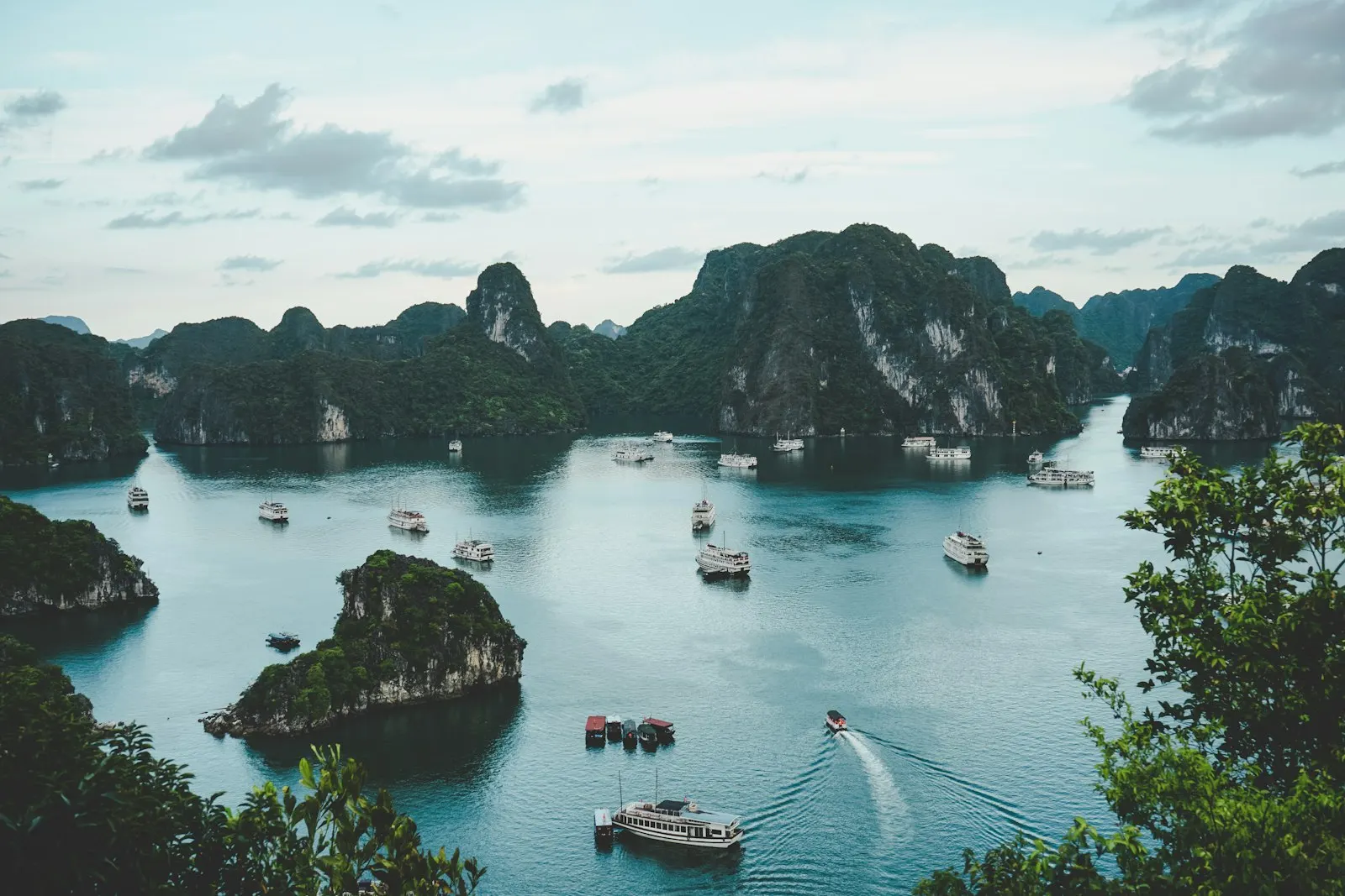 Vietnam, Dubai
